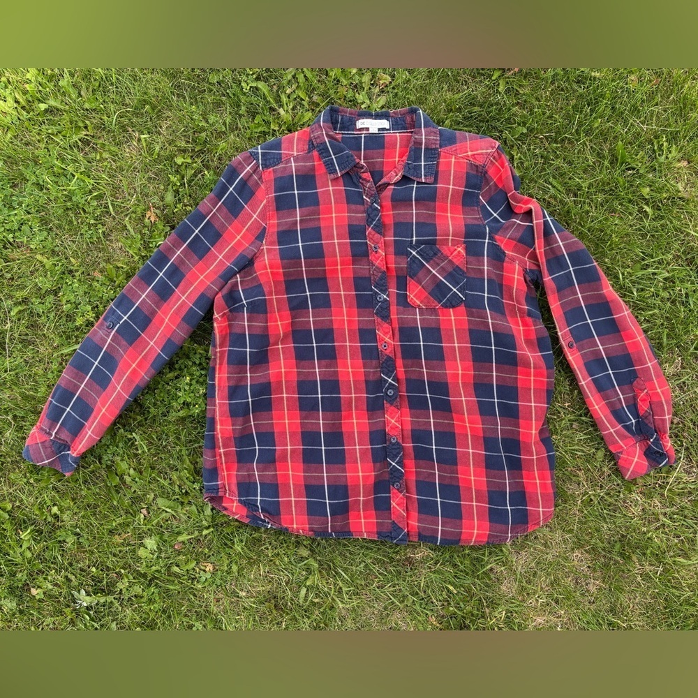 De Collection Red and Navy Plaid L/S Shirt Womens Large Collared Button Up